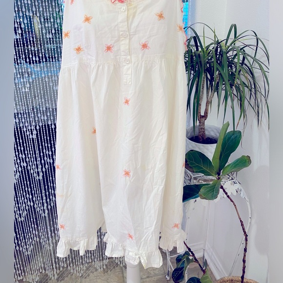 FLORAL EMBROIDERED NIGHTGOWN NWOT - Picture 2 of 7